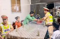 Công an TP Cần Thơ giúp bé trai đi lạc về nhà an toàn 
