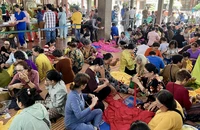 Gần 500 người cùng may áo dâng lên Bà Chúa Xứ núi Sam
