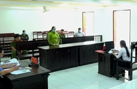 Nổ quen chánh toà hình sự Vĩnh Long để lừa đảo 