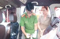 Bắt quả tang 1 phụ nữ vận chuyển trái phép hơn nửa kg ma tuý trong quán ăn