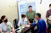 Phòng An ninh chính trị nội bộ Công an TP Cần Thơ khám bệnh, tặng quà cho người khó khăn