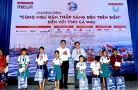 Toàn cảnh Chương trình 'Cùng ngư dân thắp sáng đèn trên biển' tại tỉnh Cà Mau