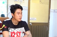 Nhớ chuyện xưa, chủ nhà đuổi chém bạn nhậu