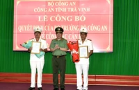 Công an tỉnh Trà Vinh công bố quyết định nghỉ hưu đối với 2 Phó Giám đốc Công an tỉnh
