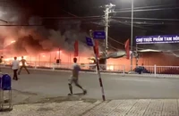 Đồng Tháp: Cháy lớn ở chợ Tam Nông, thiệt hại 31 ki-ốt