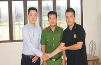 Công an hỗ trợ người đàn ông ở Hưng Yên nhận lại 2,3 tỉ đồng do chuyển khoản nhầm