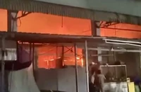 Cháy chợ Bình Hàng Tây ở Đồng Tháp lúc rạng sáng 
