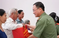 Bộ Công an tặng quà tết tại TP Cần Thơ