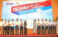 Báo Sài Gòn Giải Phóng trao tặng bản đồ đơn vị hành chính cấp tỉnh cho TP Cần Thơ