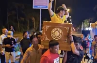 Khiêng quan tài ra đường nhảy múa: Dễ bị xử hình sự!