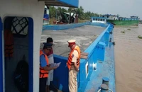 Xử phạt nặng ghe tàu neo đậu bến lậu