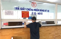 Người dân ở TP.HCM lấy giấy chứng nhận đăng ký xe trước Tết ra sao?