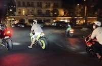 3 mô tô gây 'náo loạn' phố đi bộ Nguyễn Huệ bị phạt gần 9 triệu đồng