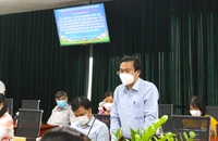 Ông Cao Thanh Bình, Trưởng ban Văn hoá - Xã hội HĐND TP.HCM, thông báo huỷ buổi giám sát. Ảnh: THU PHẠM