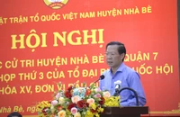 Chủ tịch UBND TP.HCM Phan Văn Mãi trả lời cử tri. Ảnh: LÊ THOA