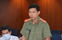 Thượng tá Lê Mạnh Hà, Phó Trưởng phòng tham mưu (PV01) Công an TP.HCM, thông tin tại buổi họp báo. Ảnh: NGUYỄN NHÂN