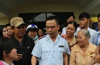 Thanh tra Chính phủ trong một lần đối thoại với người dân Thủ Thiêm. Ảnh: HOÀNG GIANG