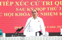 Chủ tịch nước Nguyễn Xuân Phúc trả lời cử tri quận 1. Ảnh: NGUYỄN HẰNG 
