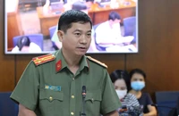 Thượng tá Lê Mạnh Hà, Phó Trưởng phòng tham mưu (PV01) Công an TP.HCM, thông tin tại buổi họp báo. Ảnh: NGUYỄN NHÂN