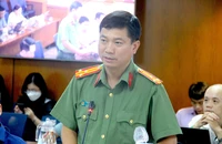 Thượng tá Lê Mạnh Hà, Phó Trưởng phòng Tham mưu, trả lời tại họp báo. Ảnh: LÊ THOA 