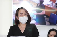 Phó Chánh Văn phòng Sở Y tế TP.HCM Lê Thiện Quỳnh Như thông tin tại họp báo. Ảnh: NGUYỄN NHÂN