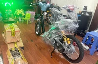 Công an phát hiện xe máy nghi "độ chế" ở huyện Củ Chi. Ảnh: PC08