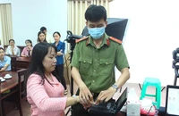 Công an TP.HCM tiếp tục cấp CCCD gắn chip đợt 3 đến cuối tháng 9-2022. Ảnh: LÊ THOA