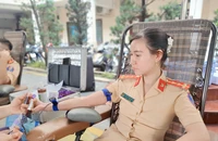Đoàn viên thanh niên Phòng CSGT TP.HCM hiến máu vào ngày 20-9. Ảnh: NGUYỄN TIẾN