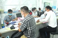 Cán bộ tiếp dân tại UBND quận 1, TP.HCM. Ảnh: LÊ THOA