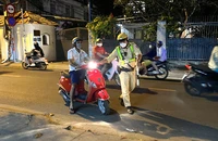 TP.HCM Nghiêm cấm can thiệp việc xử lý vi phạm giao thông của lực lượng chức năng. Ảnh: NGUYỄN YÊN