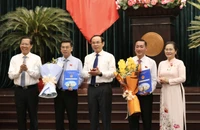 Phê chuẩn kết quả bầu 2 phó chủ tịch UBND và HĐND TP.HCM