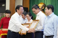 Chủ tịch Phan Văn Mãi: Gắn đầu tư công vào xếp loại cán bộ