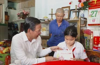 Chủ tịch Phan Văn Mãi thăm, chúc Tết Mẹ Việt Nam anh hùng, người dân khó khăn