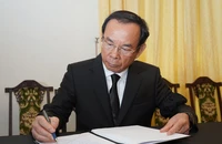  Những dòng đầy xúc động của Bí thư Thành ủy TP.HCM Nguyễn Văn Nên ghi trong sổ tang khi viếng Tổng Bí thư Nguyễn Phú Trọng 