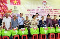 Chủ tịch Phan Văn Mãi dự ngày hội đại đoàn kết ở huyện Cần Giờ