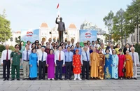 Nhiều lãnh đạo, nguyên lãnh đạo dự lễ tôn vinh 60 cá nhân tiêu biểu vì sự phát triển TP.HCM