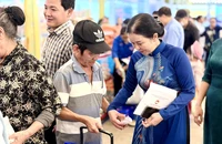 3 sổ tiết kiệm, siêu thị 0 đồng, suất cơm miễn phí... đến với người dân phường Bình Tân