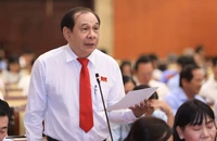 Đại biểu HĐND TP.HCM chất vấn 'điểm nóng' thức ăn đường phố, hàng rong