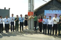 TP.HCM: Mang 'Ánh sáng vùng biên' đến với bà con làng nghề muối An Thới Đông