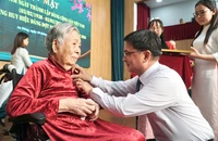 Phường An Đông, TP.HCM trao Huy hiệu Đảng, tri ân 30 đảng viên tiêu biểu