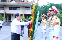 Chủ tịch Quốc hội Trần Thanh Mẫn dâng hương tại đền Bến Dược, TP.HCM