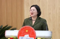 Trang bị lý luận chính trị cho cán bộ đấu tranh với quan điểm sai trái