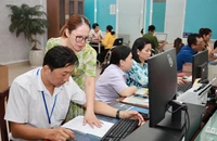 TP.HCM tăng cường hậu kiểm, giám sát cán bộ đi nước ngoài
