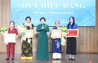 TP.HCM: Phường An Đông trao Huy hiệu Đảng cho 18 đảng viên dịp 19-5