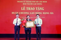 'Tự hào cờ Tổ quốc' của báo Người Lao Động là minh chứng sinh động cho giá trị xã hội của báo chí