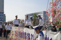 Hai chuyến tàu khởi hành ra thăm, tặng quà Tết Nhà giàn DK1 