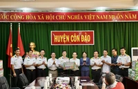 Bộ Tư lệnh Vùng 2 Hải quân thăm và chúc tết ở huyện Côn Đảo 