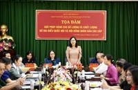 Bà Lê Thị Ái Nam, Phó Bí thư Thường trực Tỉnh ủy tỉnh Bạc Liêu phát biểu tại toạ đàm“Giải pháp nâng cao số lượng và chất lượng nữ Đại biểu Quốc hội và Hội đồng Nhân dân các cấp”.