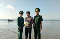 Một cá thể rùa biển quý hiếm dính lưới được biên phòng Bà Rịa- Vũng Tàu thả về biển