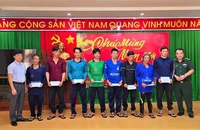 Tiếp nhận 8 thuyền viên tàu cá Vũng Tàu bị chìm trên biển